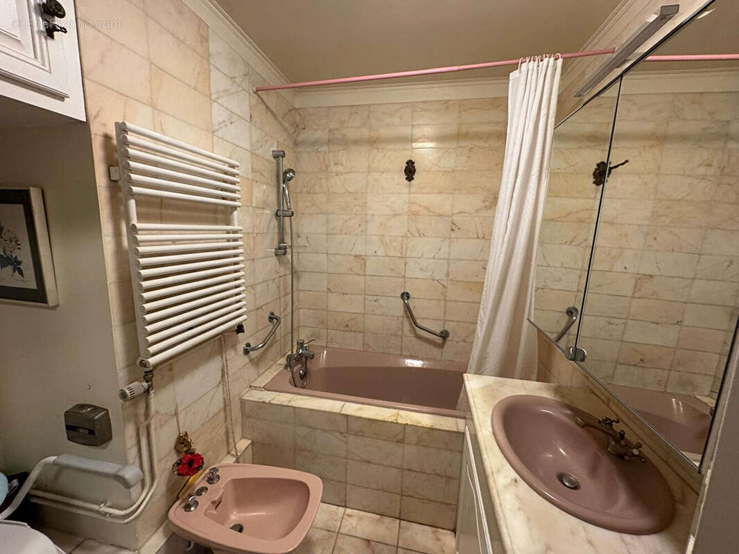 Appartement à COURBEVOIE