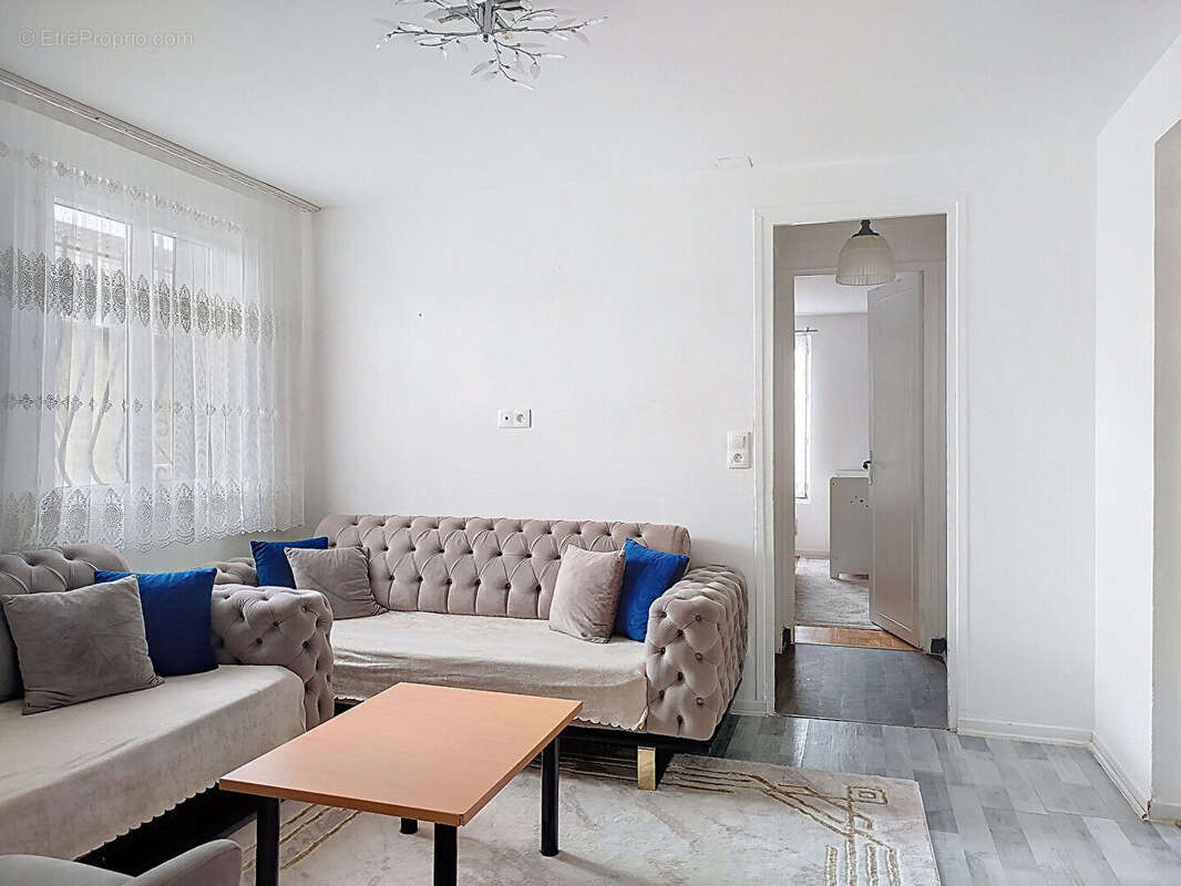 Maison à VIGNEUX-SUR-SEINE