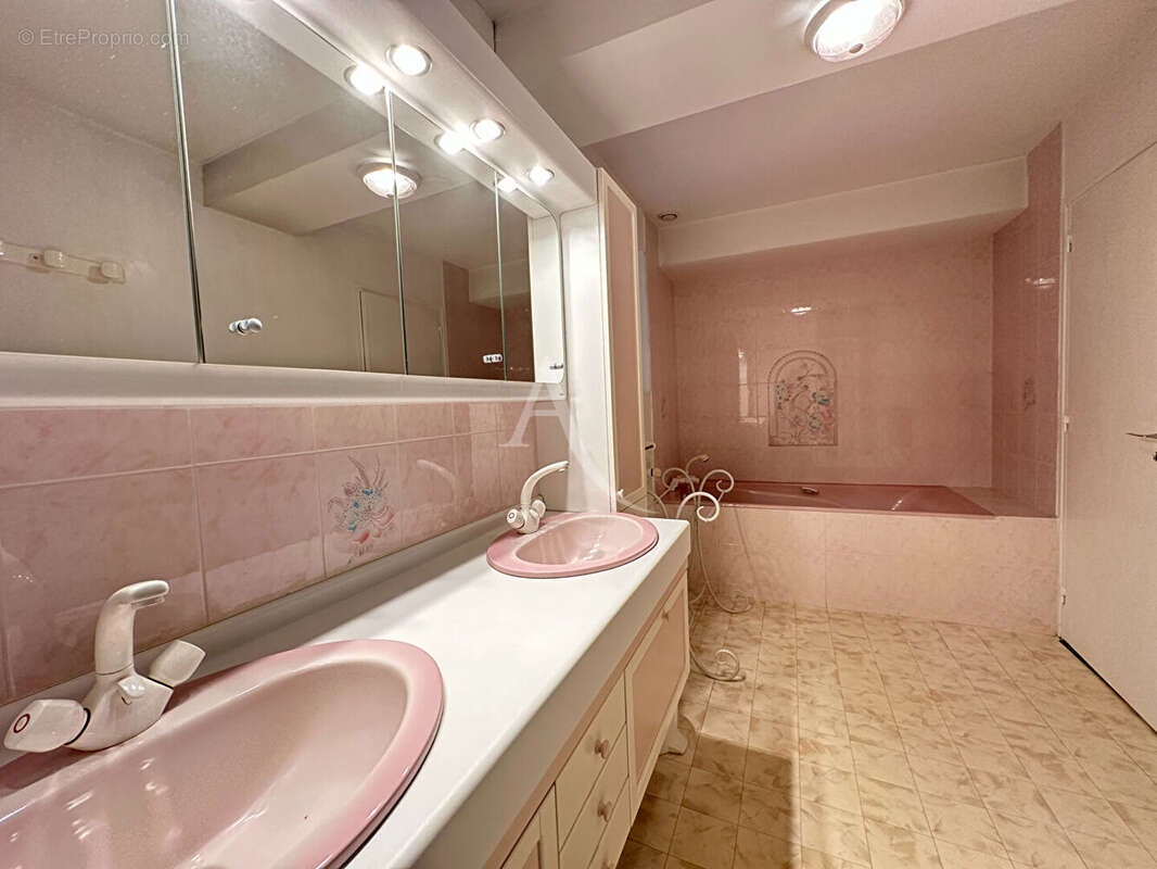 Maison à SAINT-GEORGES-BUTTAVENT