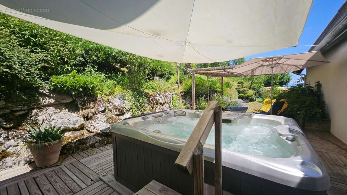 Maison d'architecte 8P 252 m² VALGELON-LA ROCHETTE (73110) - photo 4