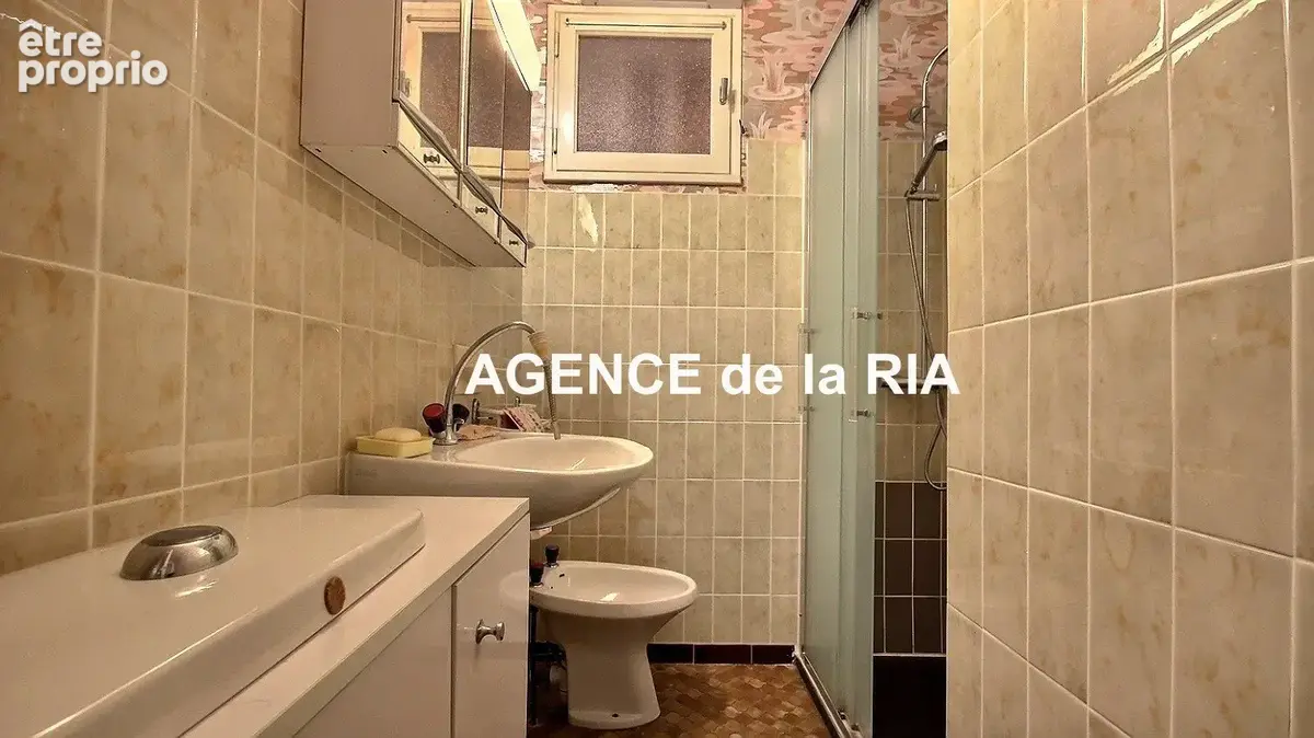 Maison de plain-pied des années 70, située dans un environnement calme à deux pas de la mer et des commodités de - photo 8