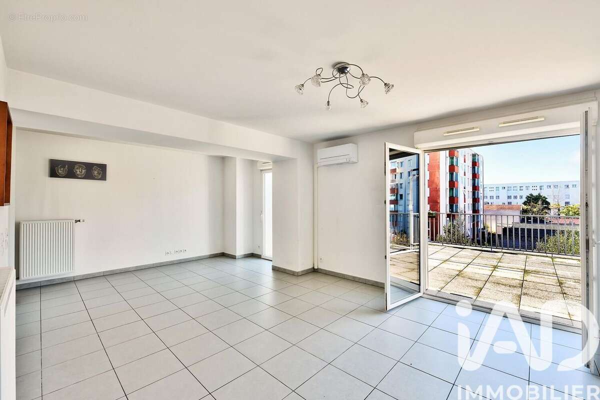 Photo 6 - Appartement à VILLEURBANNE