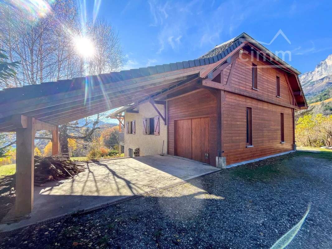 Maison à LA TERRASSE