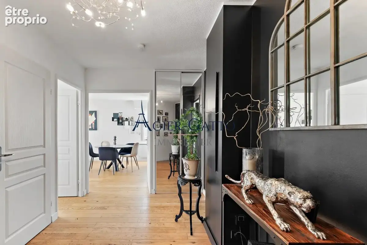 Exclusivité – Saint-Laurent-du-Var. Appartement, vue mer panoramique et piscine à débordement - photo 8