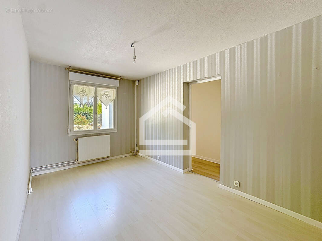 LE HAILLAN - Maison de plain pied 146 m2 - Jardin - Garage - photo 7