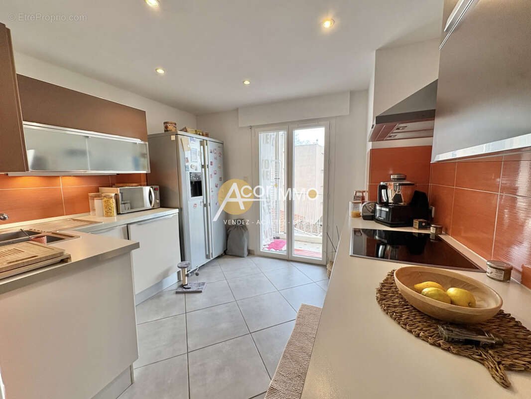 Toulon, Saint Jean, Appartement T2 de 57m2, Rénové,  Avec Balcon - photo 4