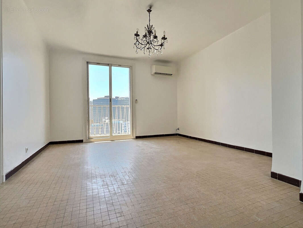 Appartement à MARSEILLE-5E
