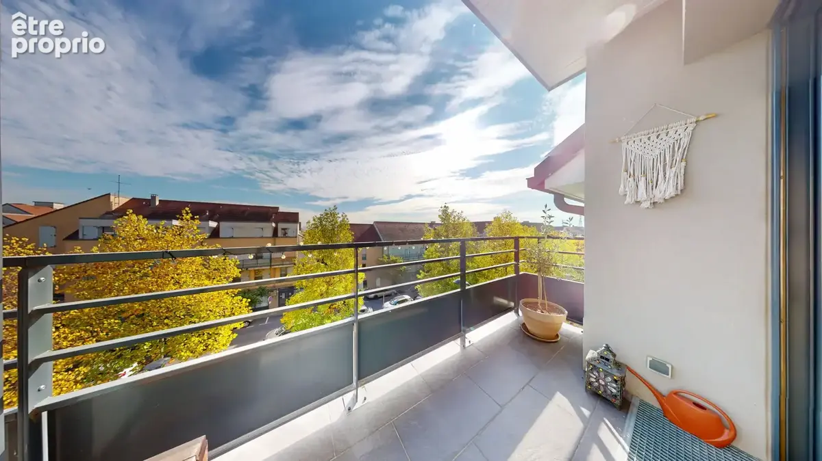 Dernier etage avec ascenseur, a deux pas de toutes commodites - photo 3