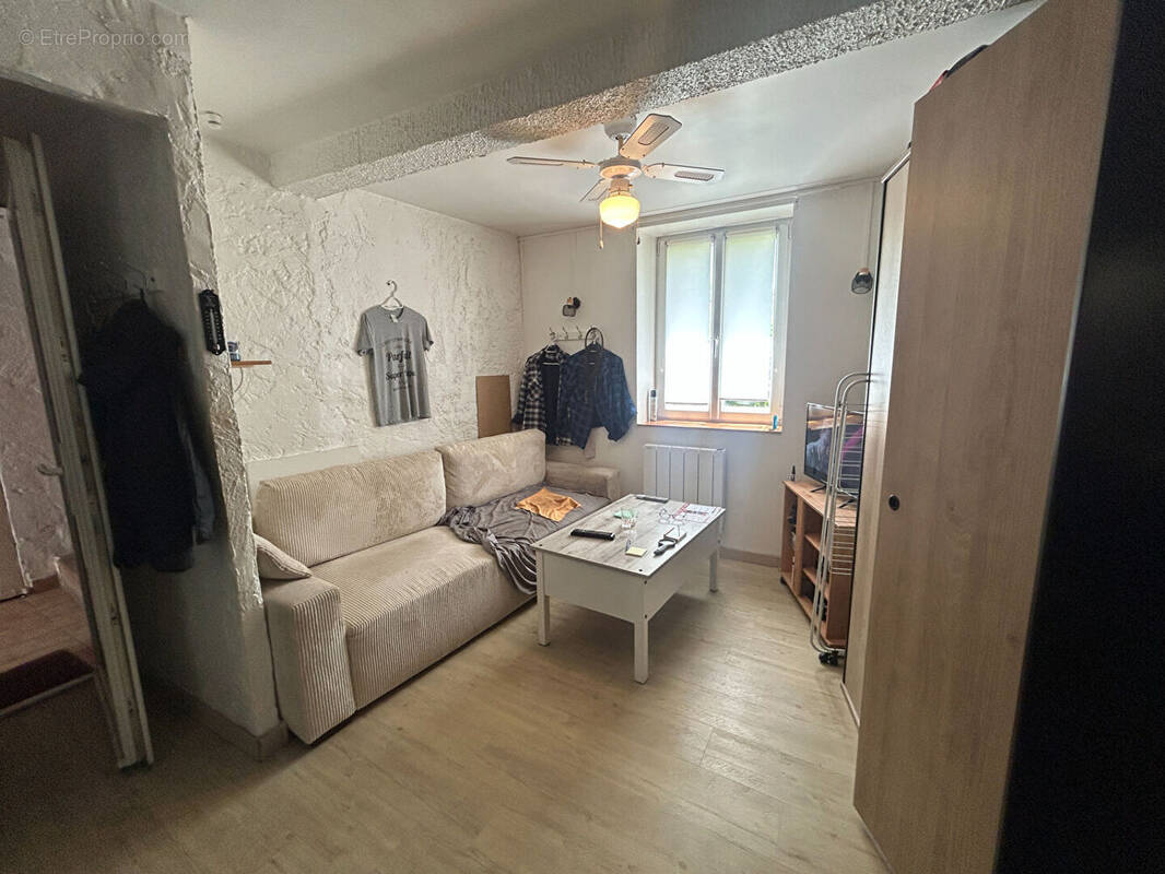 Appartement à MEOUNES-LES-MONTRIEUX