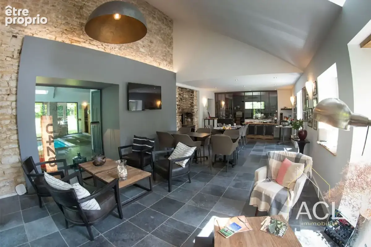 Maison en pierre rénovée avec espace bien-être et terrain constructible - photo 5
