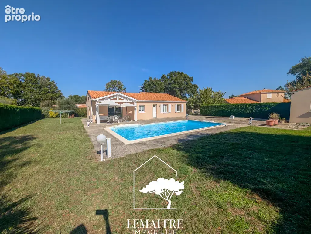 Maison de plain-pied avec piscine   4 chambres   grand terrain de 1 456 m2 - photo 10