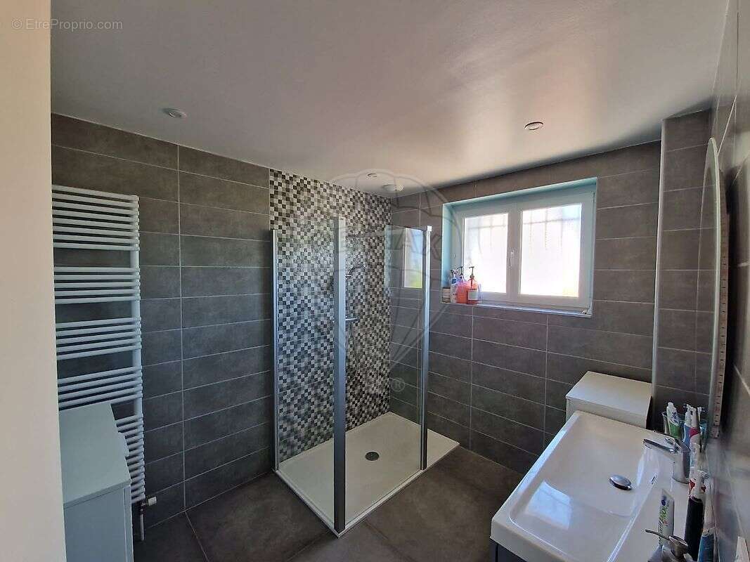 Maison à SAINT-ETIENNE-DES-OULLIERES