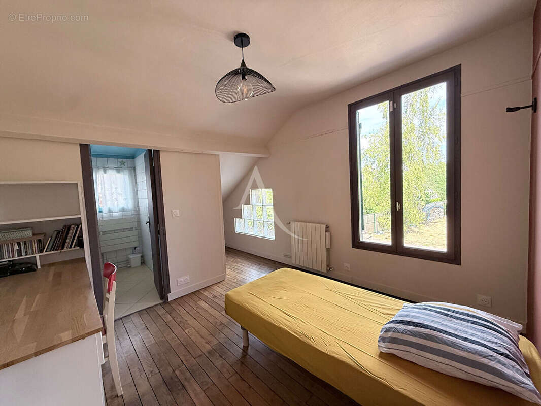 À vendre - Chelles : maison de caractère où l'ancien rencontre le contemporain - photo 8