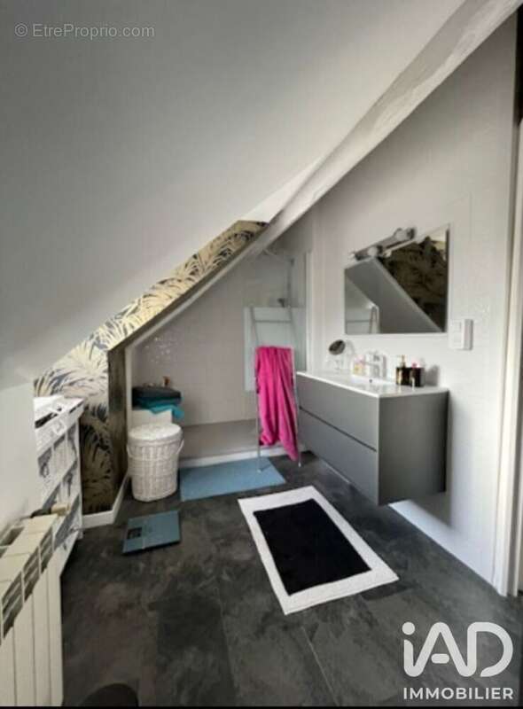 Maison 86 m² à La Chapelle-Saint-Ursin  - photo 5