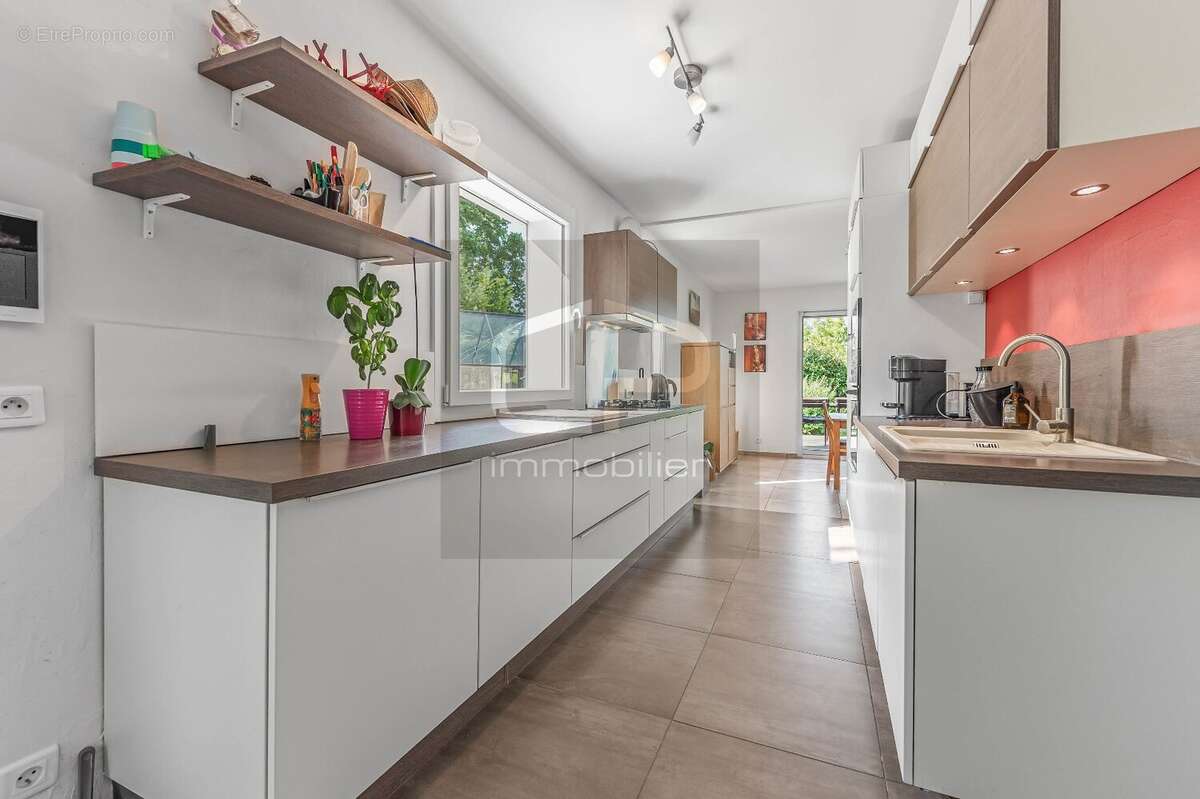 Maison à COLLONGES-SOUS-SALEVE