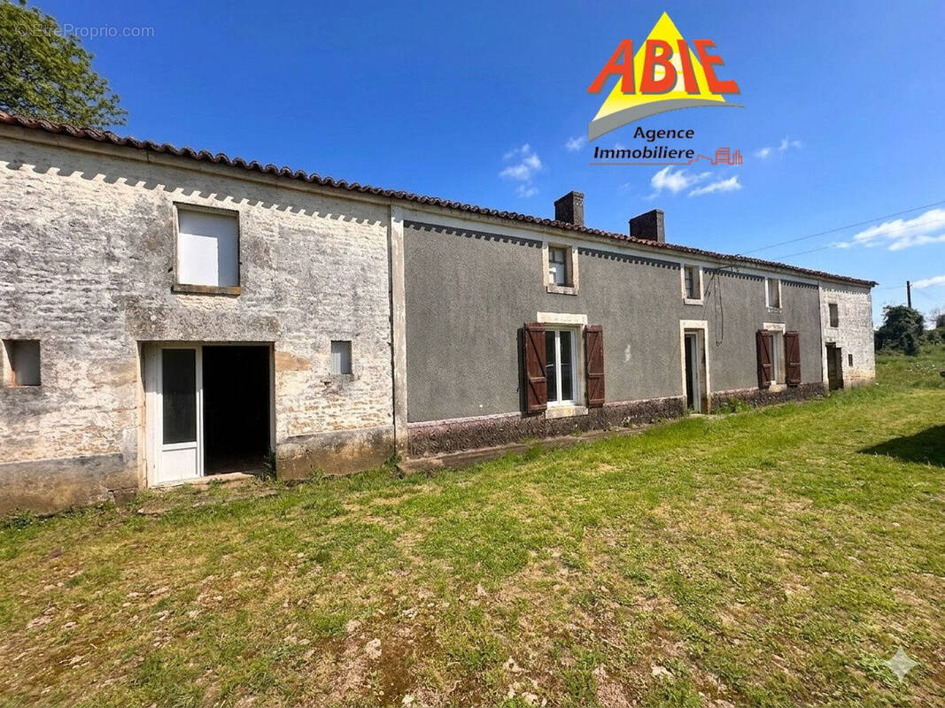 Photo 1 - Maison à SAINT-HILAIRE-DES-LOGES