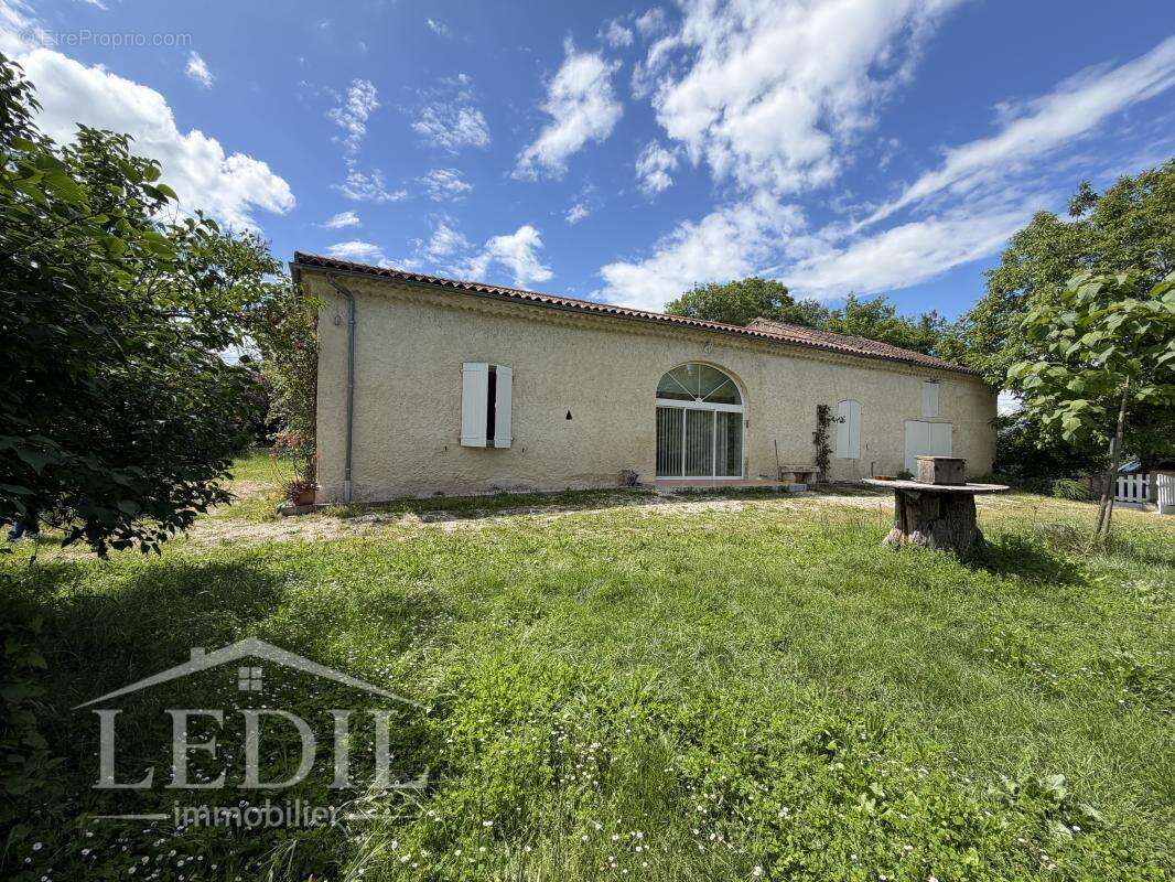 Maison à VIC-FEZENSAC