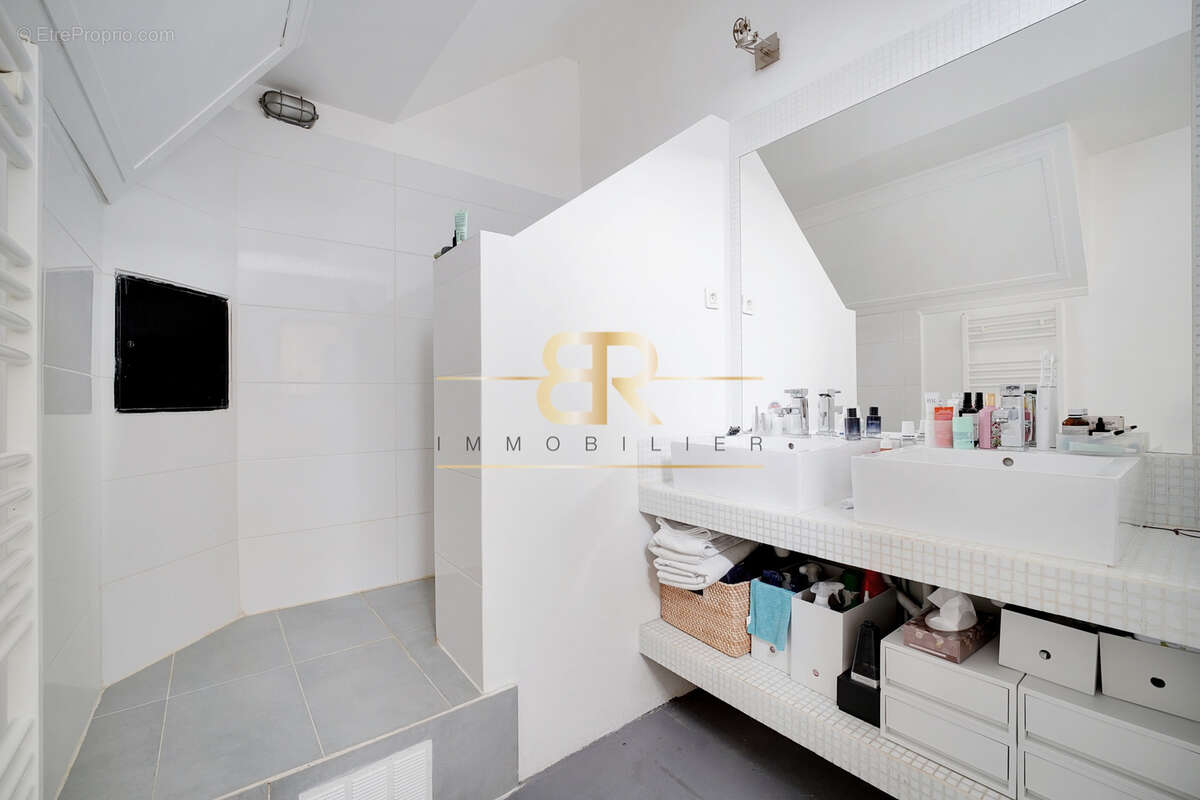 Appartement à PARIS-10E