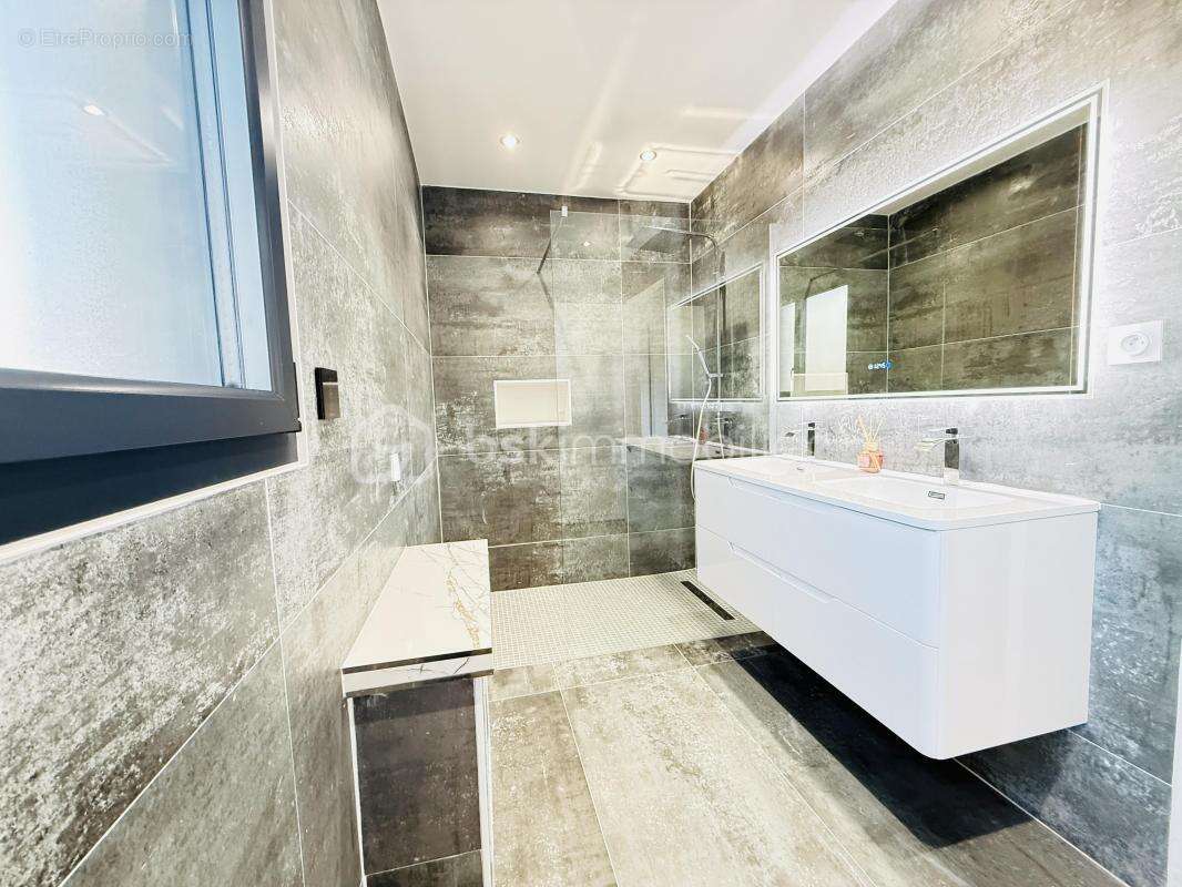 Maison à VEZIN-LE-COQUET