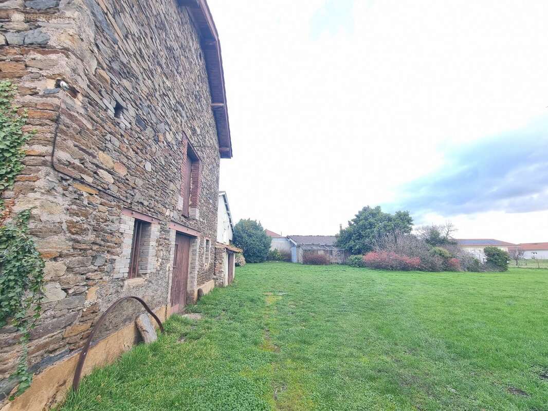 Maison à SAINT-MARTIN-LA-PLAINE