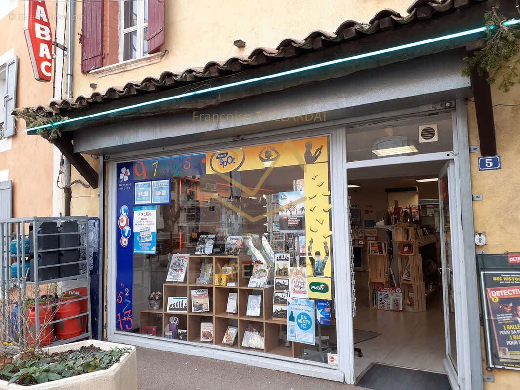 Commerce à VILLES-SUR-AUZON