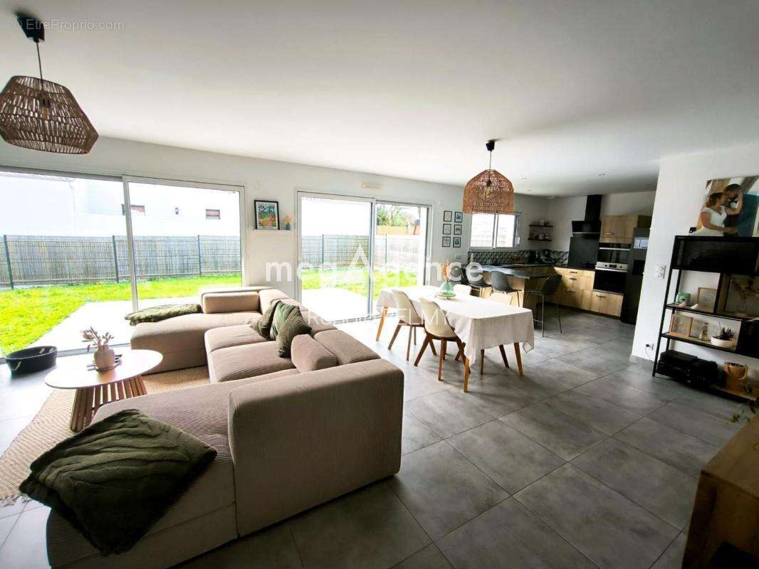Maison à AIZENAY