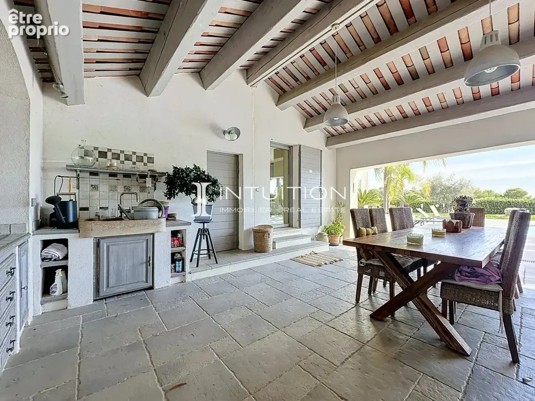 Proche Valbonne : Élégante villa avec vue panoramique et piscine - photo 18