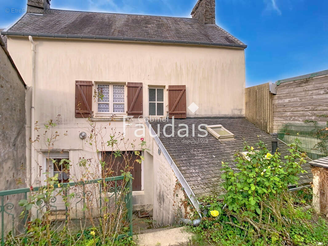 Maison à LA HAYE-DU-PUITS