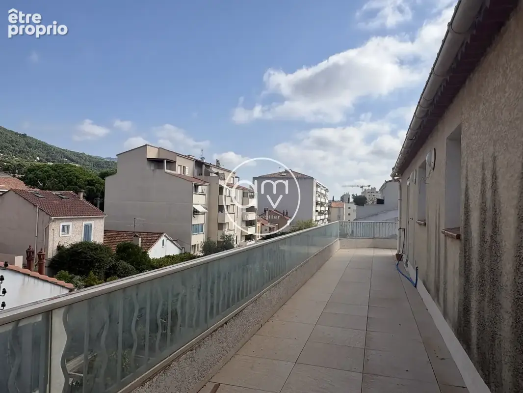 TOULON - BRUNET: Incroyable appartement T4 de112 m2 en dernier étage avec ascenseur EN EXCLUSIVITÉ - photo 3