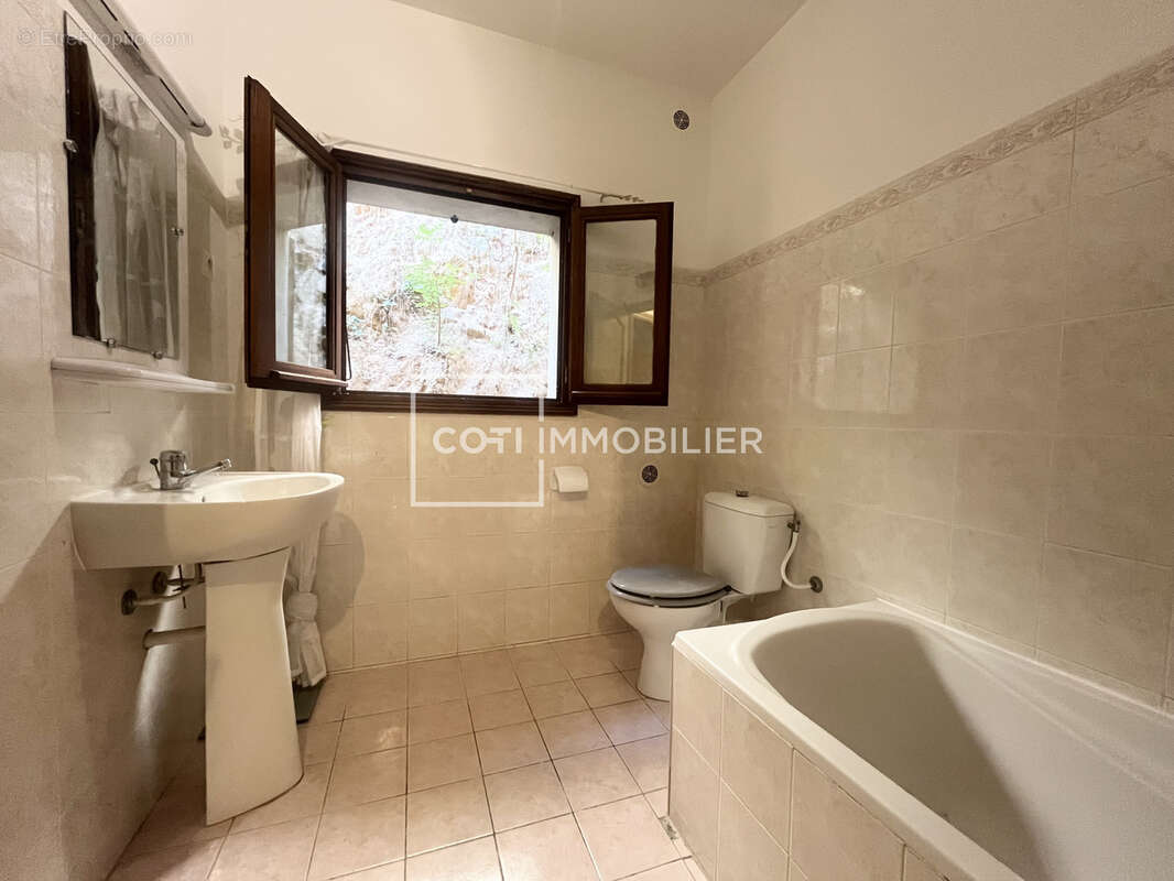 Sartene - 3 pieces - 69m2 - photo 6