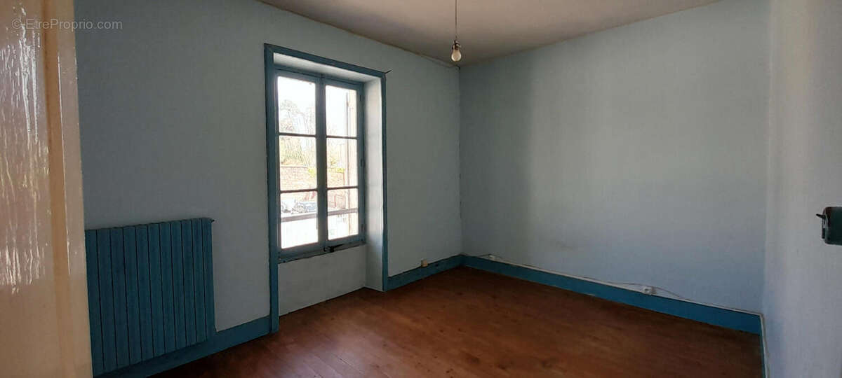 Une chambre - Maison à LA COQUILLE