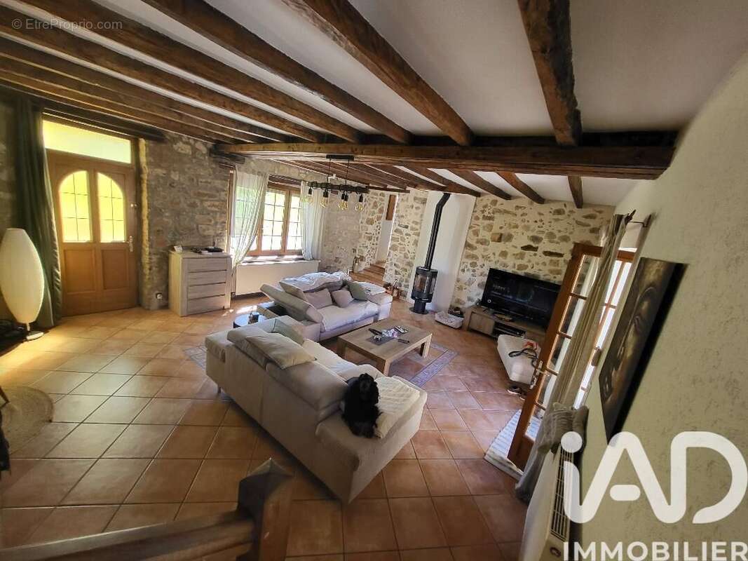Maison 125 m² à La Brosse-Montceaux  - photo 3