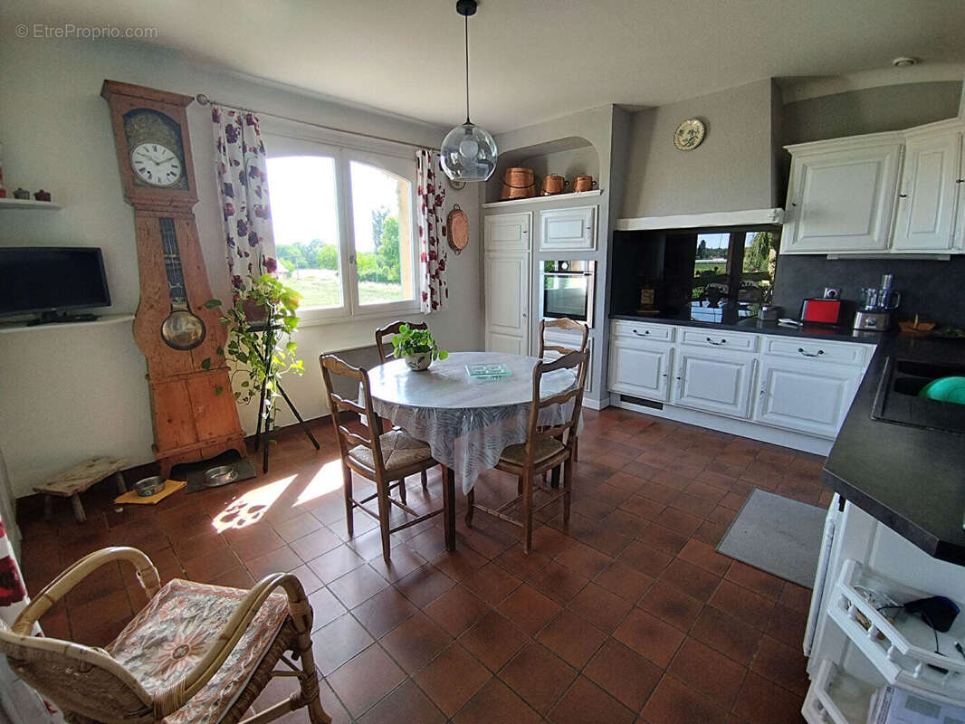 Spacieuse maison de construction traditionnelle - photo 3