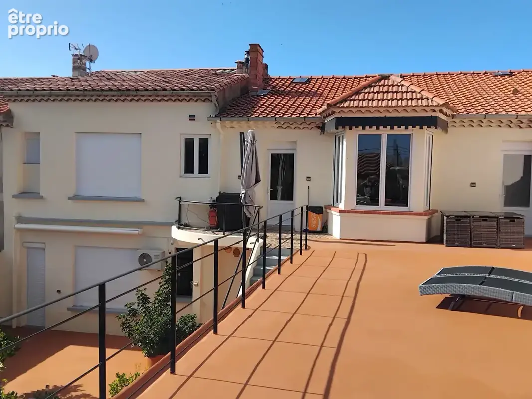 A vendre maison 8 pièces avec jardin, terrasse et vaste garage. - photo 2