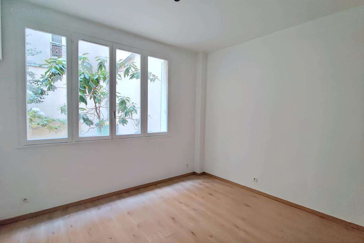 Appartement à PARIS-2E