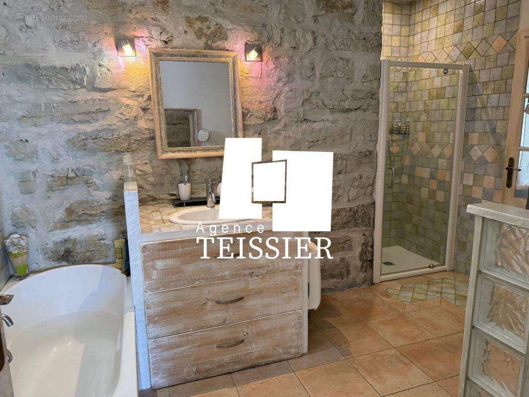 Ensemble immobilier - 2 maisons sur 4 150 m² - Les Vans (07 - photo 9