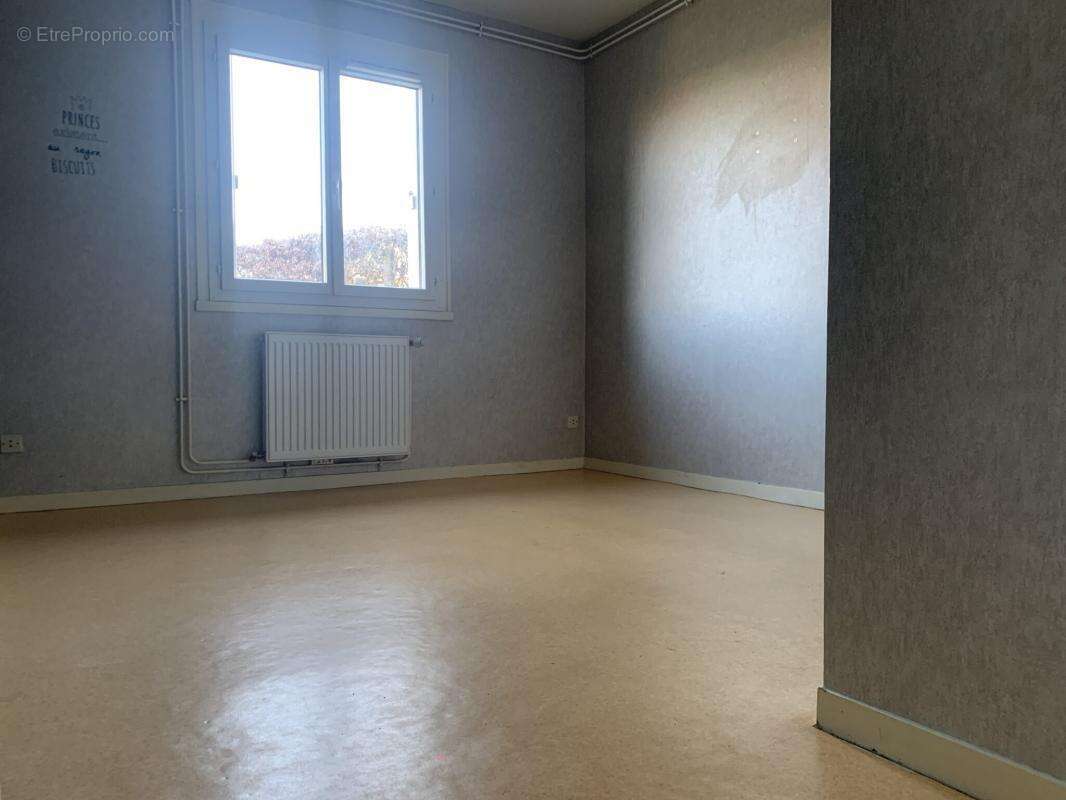 Maison à VALLON-EN-SULLY