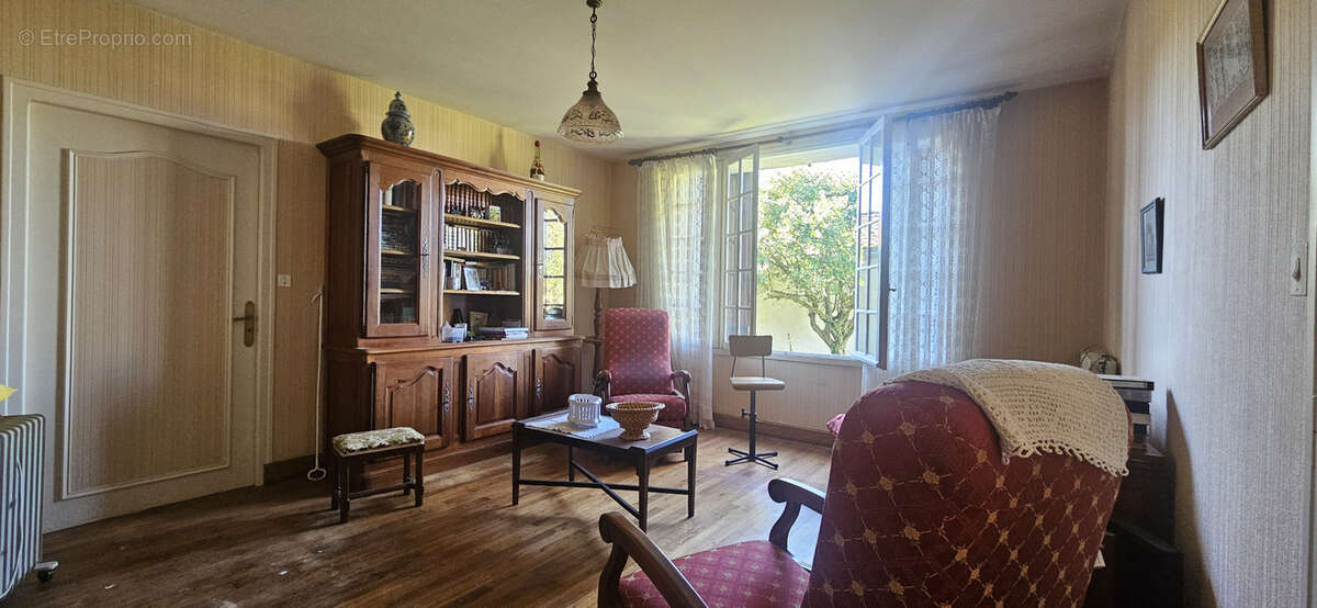 Maison à vendre de 7 pièces de 257 m2  edit - photo 7