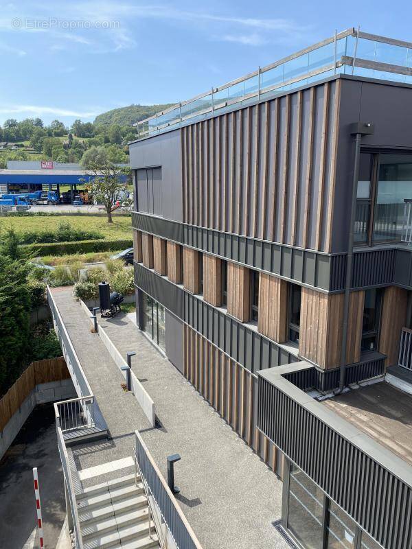 Commerce à ALLONZIER-LA-CAILLE