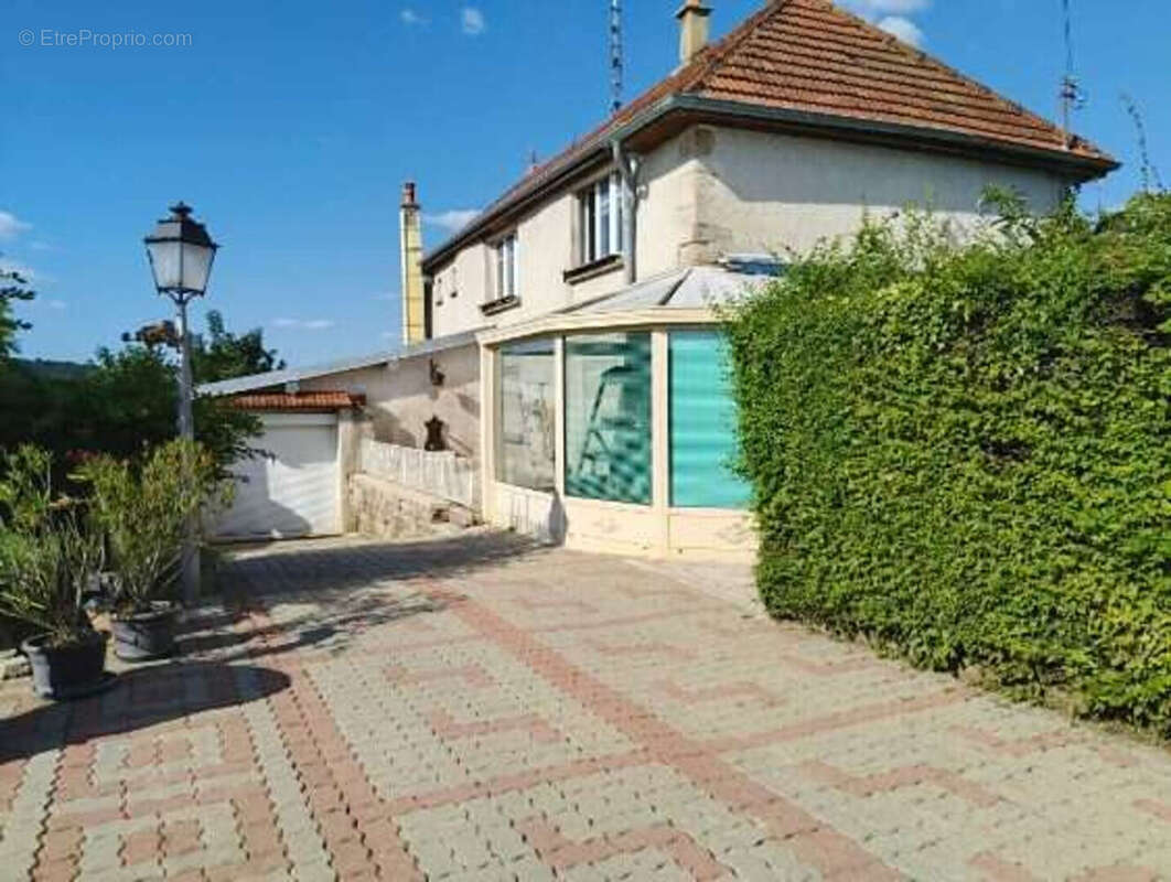 Maison à POUILLEY-LES-VIGNES