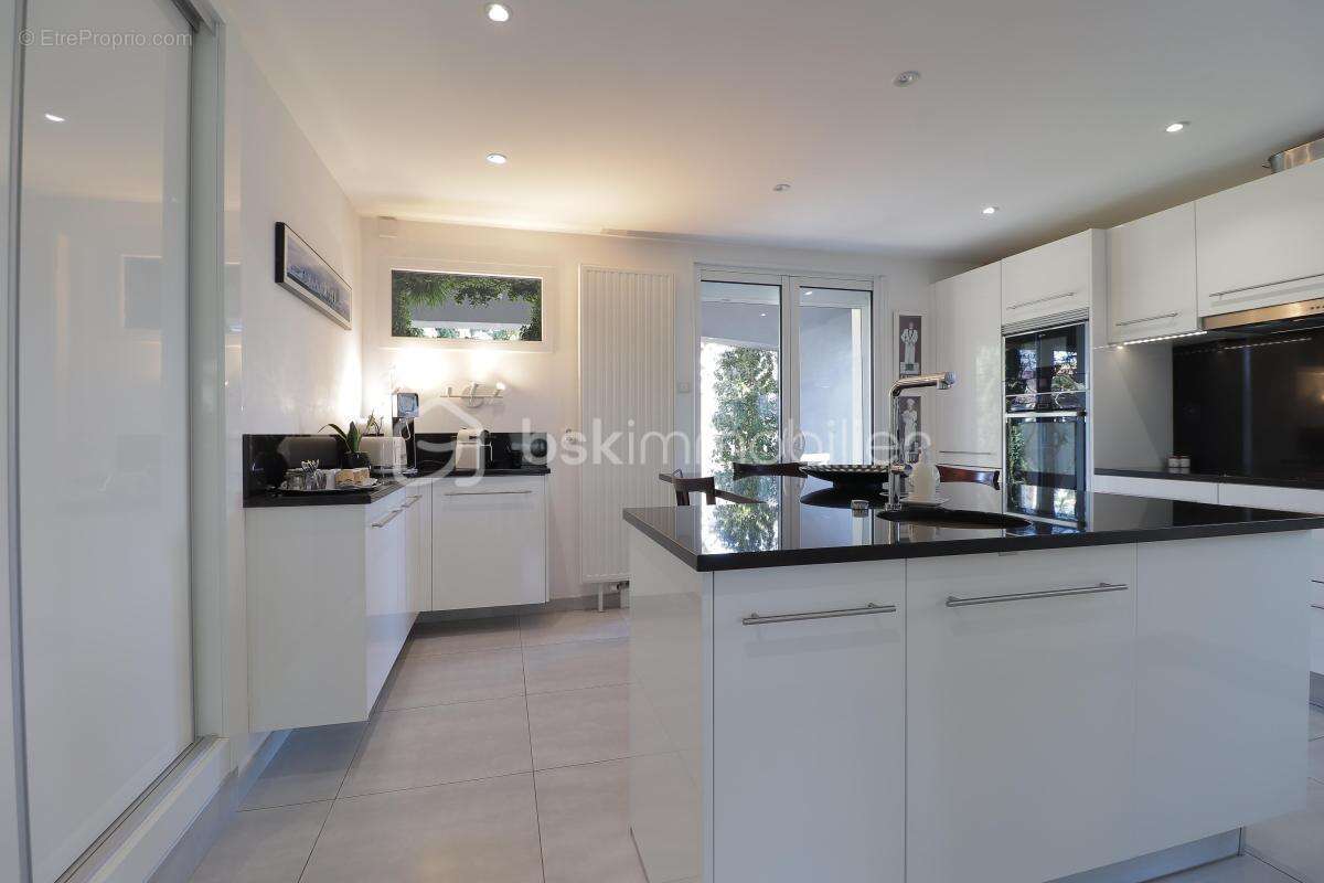 Maison à SAINT-LAURENT-D'AIGOUZE