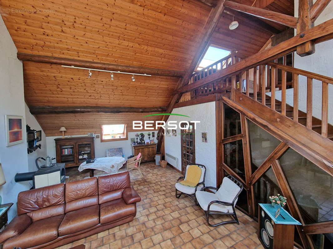 Maison à ROUGEMONTOT