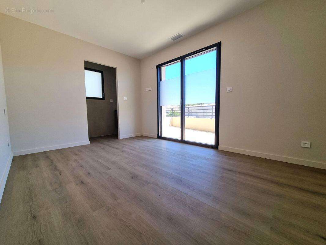 Maison à SAINT-CYR-SUR-MER