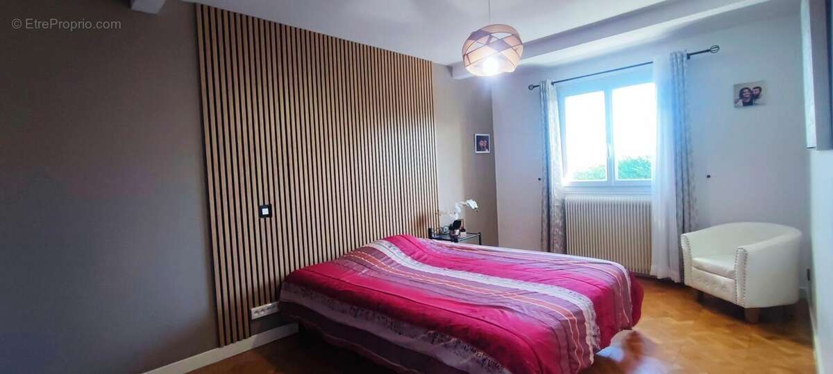 Maison à GREZIEU-LA-VARENNE