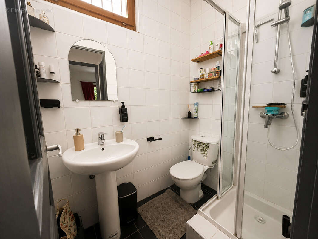 Maison divisée en deux appartements   Centre-ville de Vence - photo 12