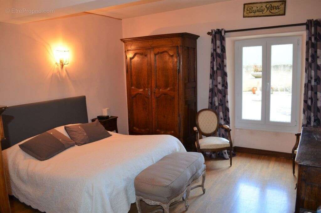 JONQUIERES Maison de village 380 m² avec cour et terrasse - photo 10