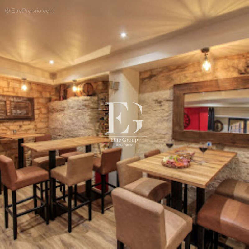 Commerce à SARLAT-LA-CANEDA