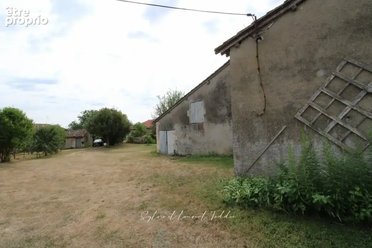 Authentique longere charentaise avec dependances, grand terrain et terrain constructible en option - photo 13