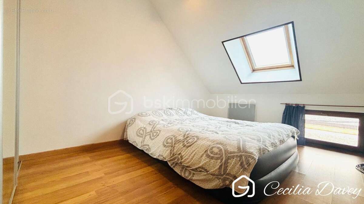 Maison à VILLENEUVE-SUR-YONNE