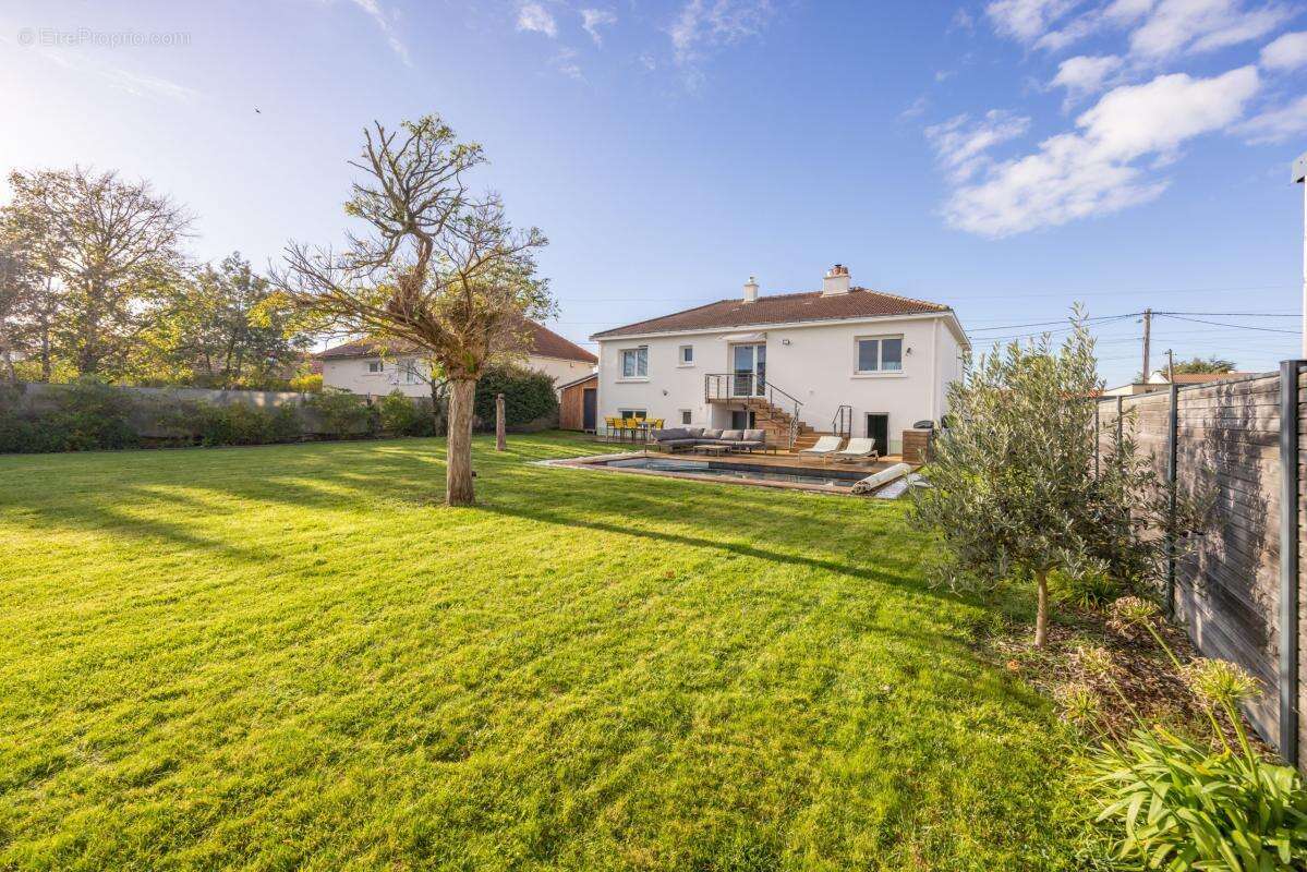 Maison à BOUGUENAIS